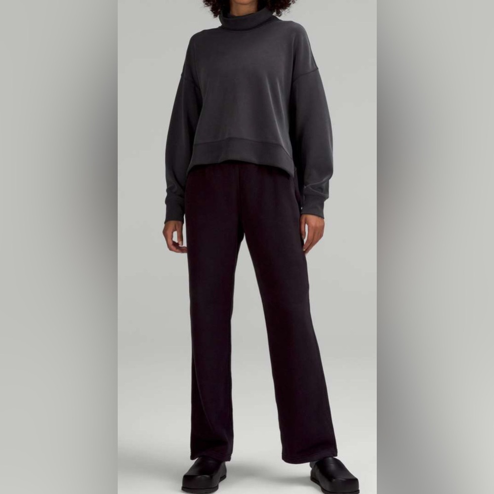 Lululemon Softstreme Turtleneck Pullover
Black SZ. 8 NWOT